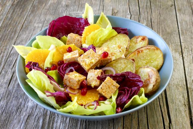 Salat mit Bio-Tofu Mandel-Nuss